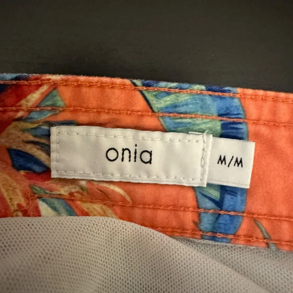 Onia Floral Swim Trunks Medium Gently worn 100% polyester Fully lined - Picture 4 of 4